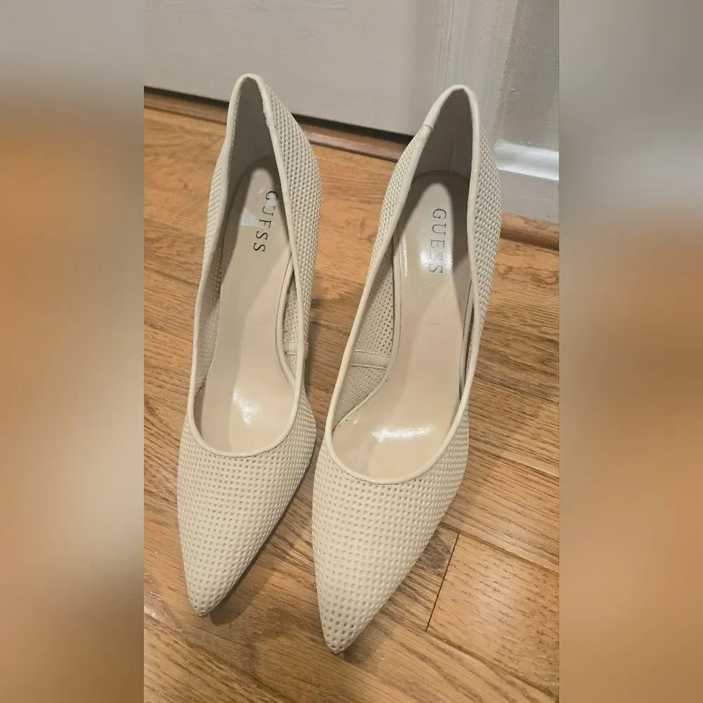 GUESS Women's Cream Heels